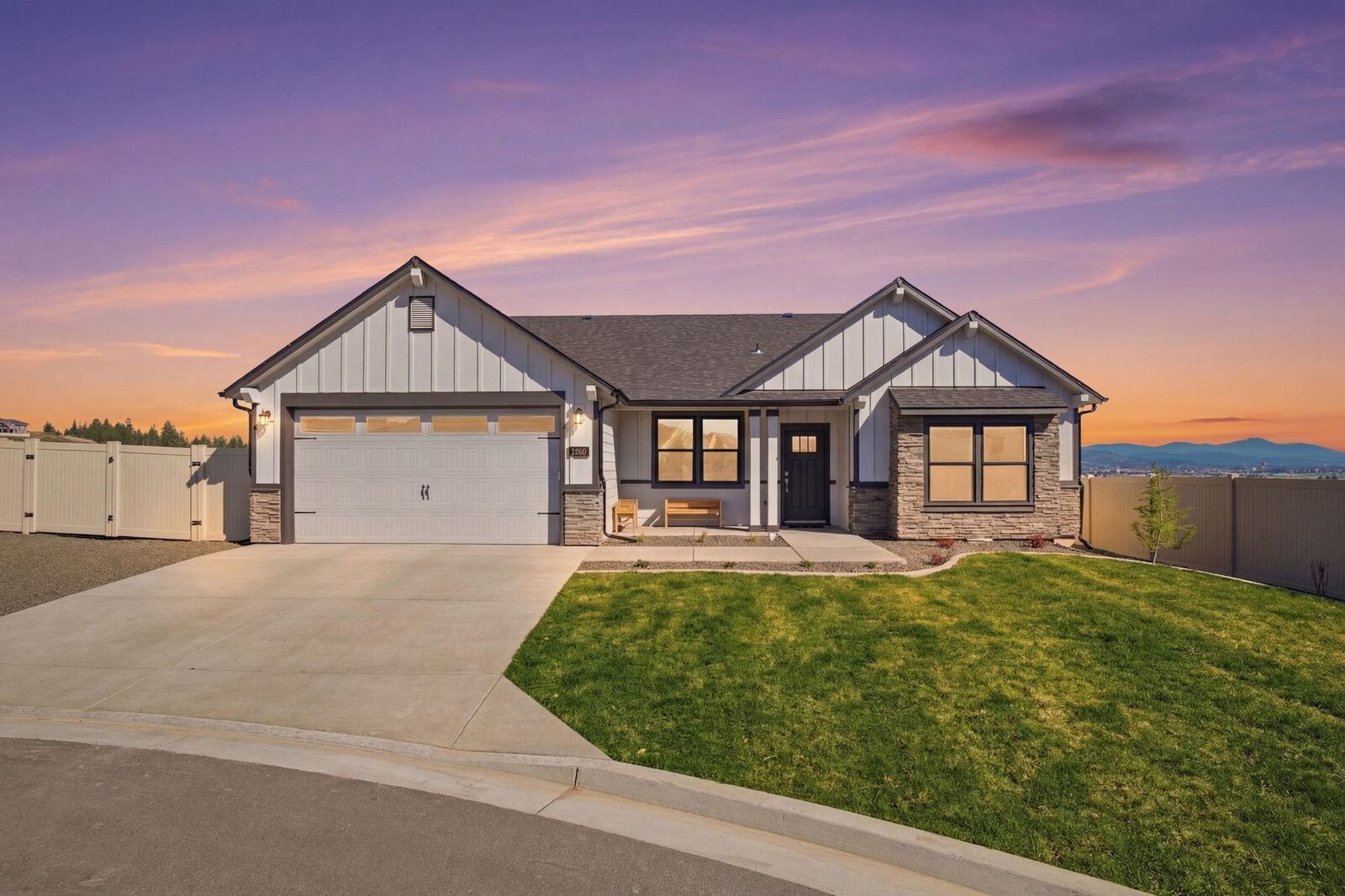 Property Photo:  1500 S Moen Ct  WA 99016 