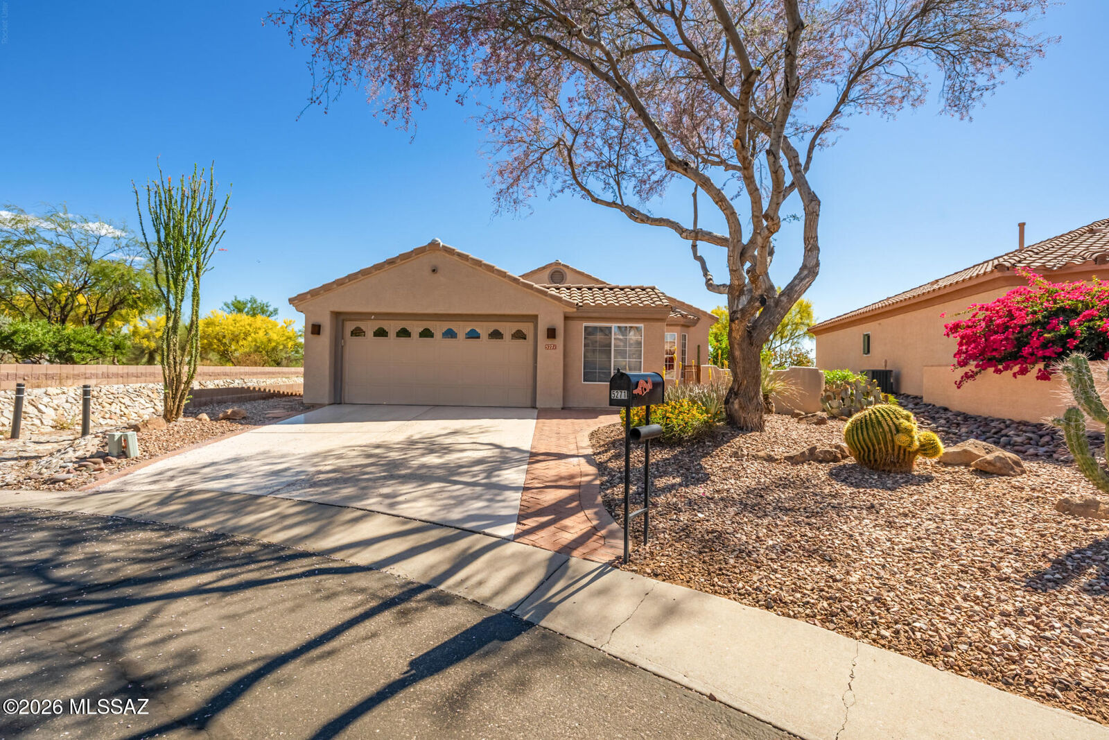 Property Photo:  5271 W Sunrise Canyon Place  AZ 85658 