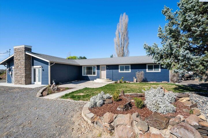Property Photo:  700 Blanton Road  WA 99352-8840 