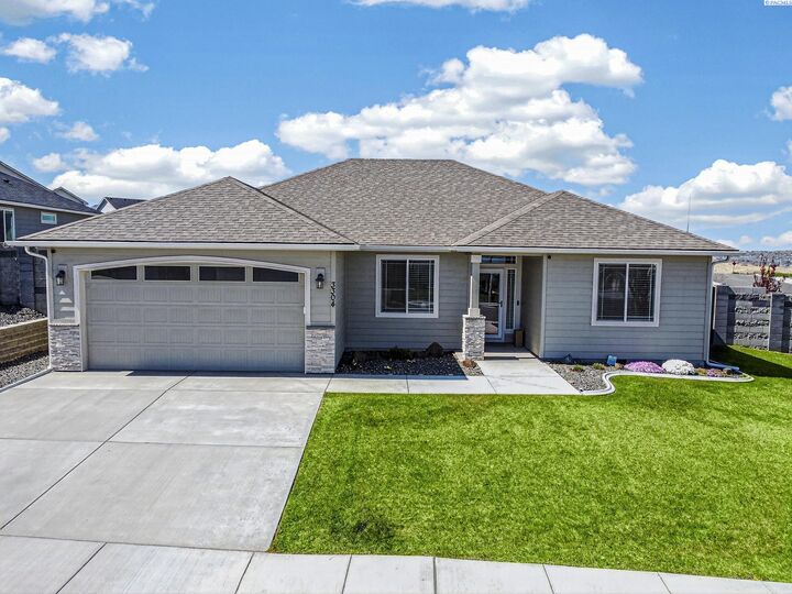 Property Photo:  3304 S Zimmerman St  WA 99338 