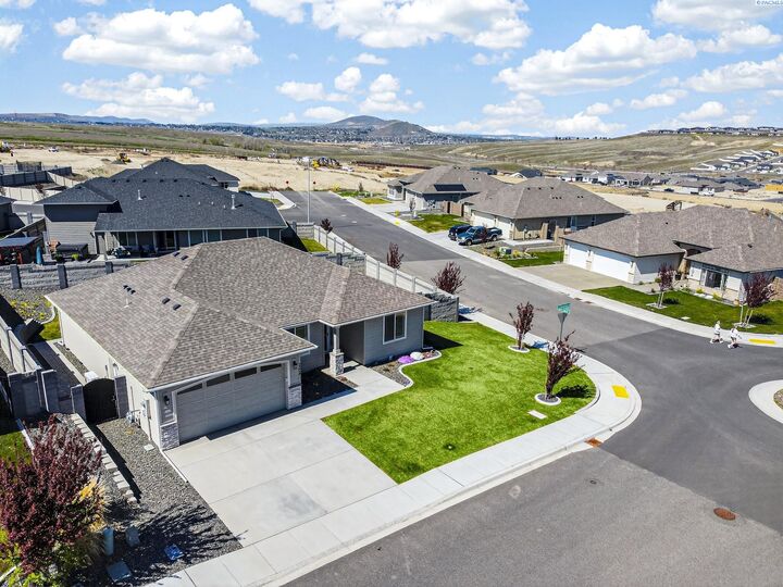 Property Photo:  3304 S Zimmerman St  WA 99338 
