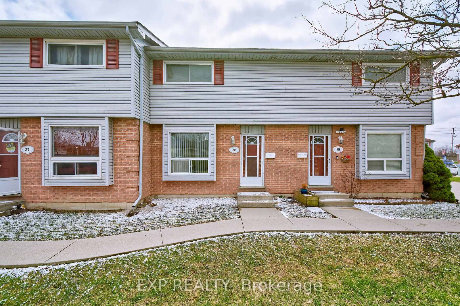 Property Photo: 1430 Jalna Boulevard 38 ON N6E 3C1
