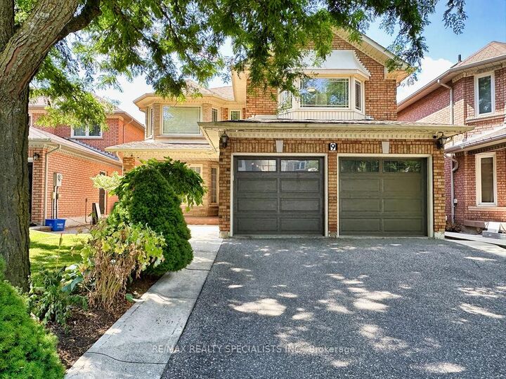 Property Photo: 9 Siesta Court ON L6R 1P2
