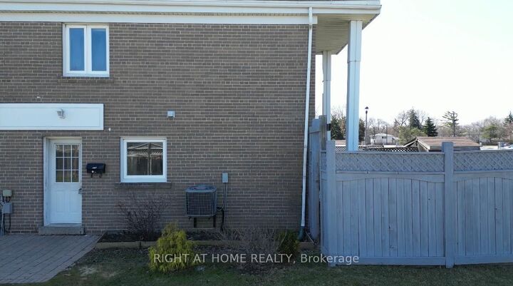 Property Photo: 270 Town House Crescent ON L6W 3C7