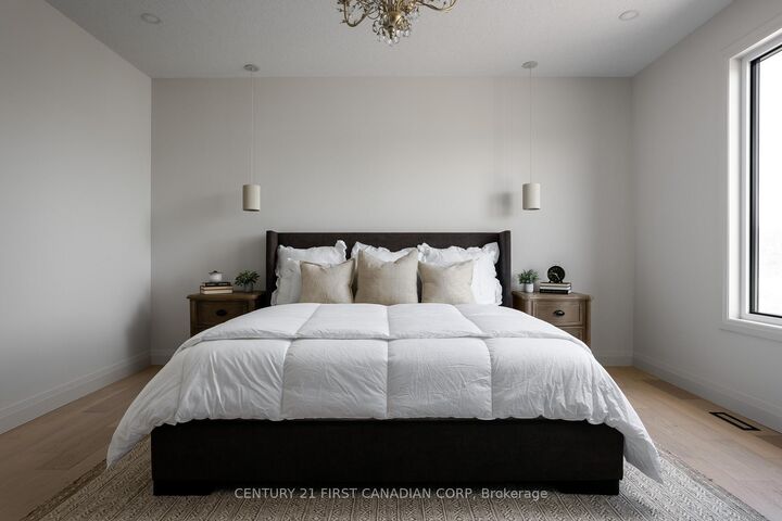 Property Photo: 871 White Pine Street ON N6G 3X9