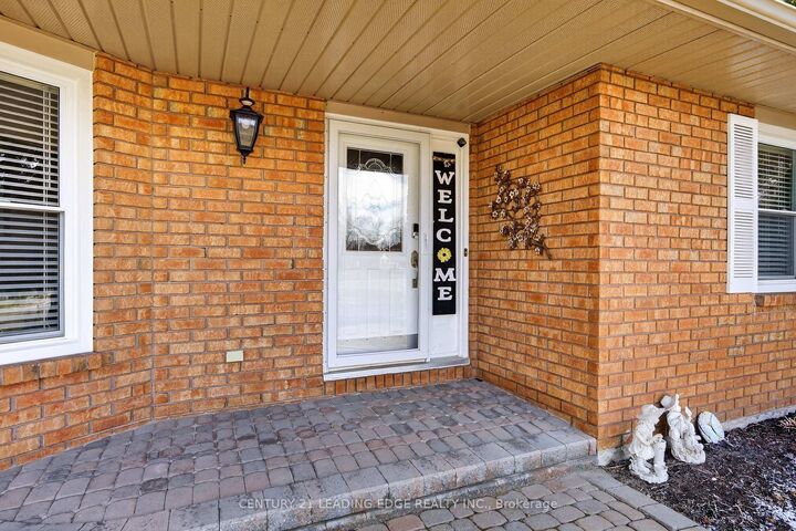 Property Photo: 17 Sandlewood Trail E ON L0K 1B0