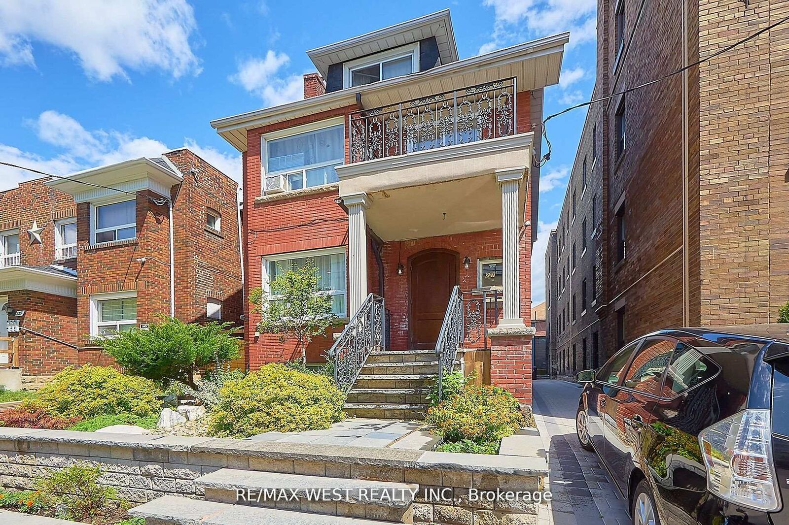 Property Photo: 237 Vaughan Road Bsmt ON M6C 2M8