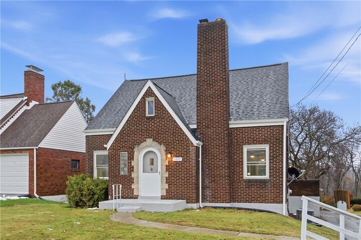Property Photo:  1011 Taylor St  PA 15137 