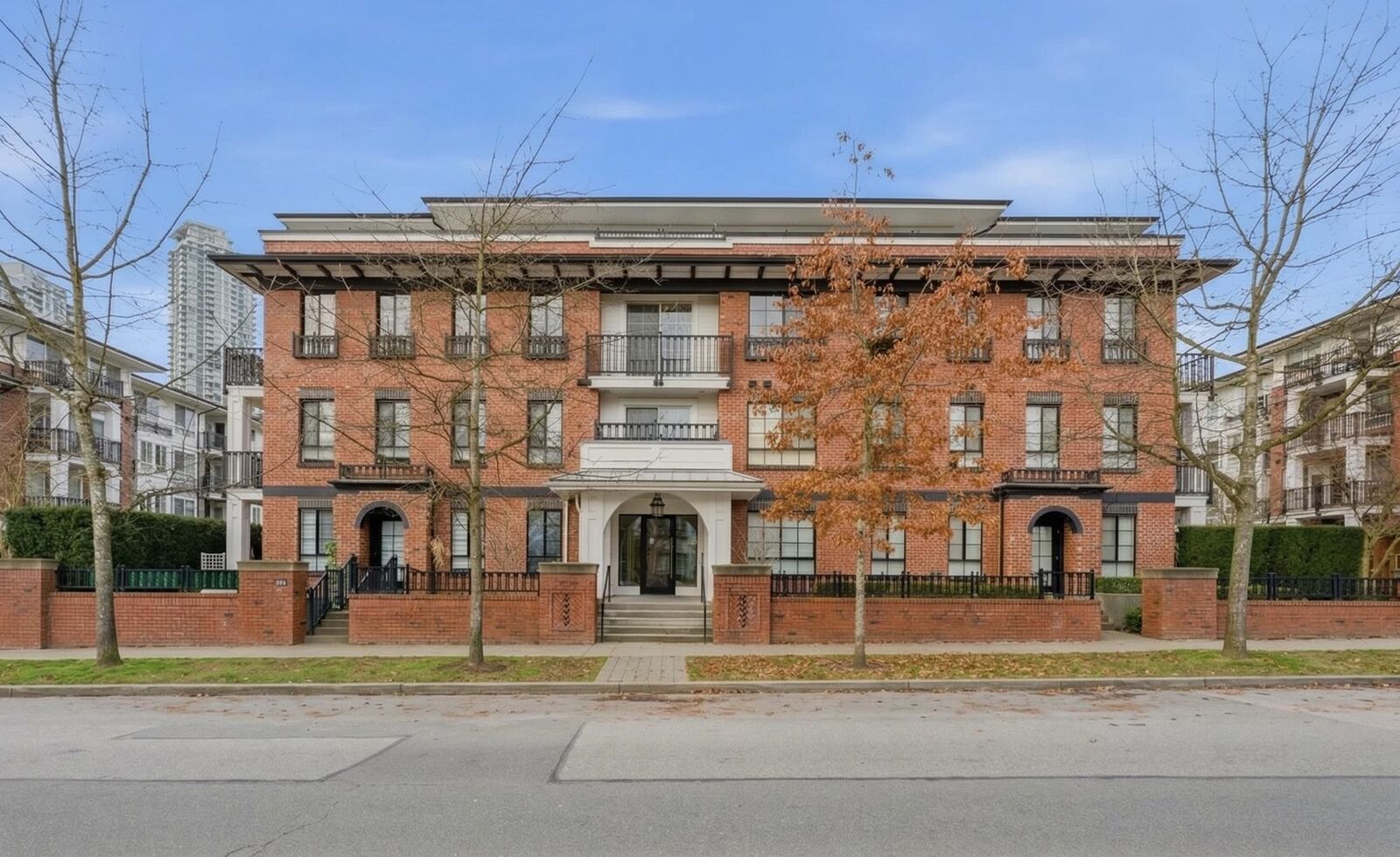 Property Photo: 553 Foster Avenue 205 BC V3J 0B5