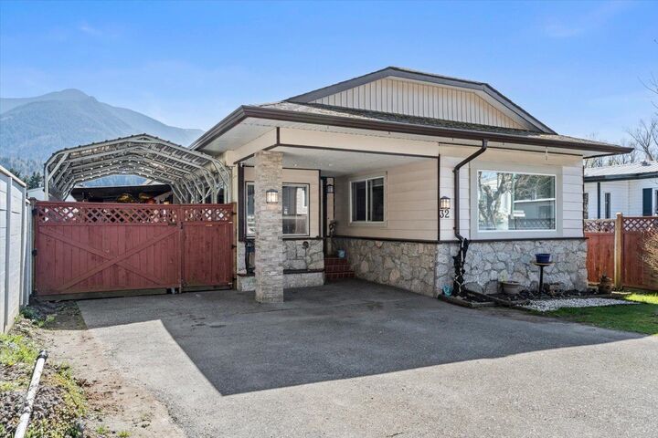 Photo de la propriété: 46511 Chilliwack Lake Road 32 BC V2R 3S3