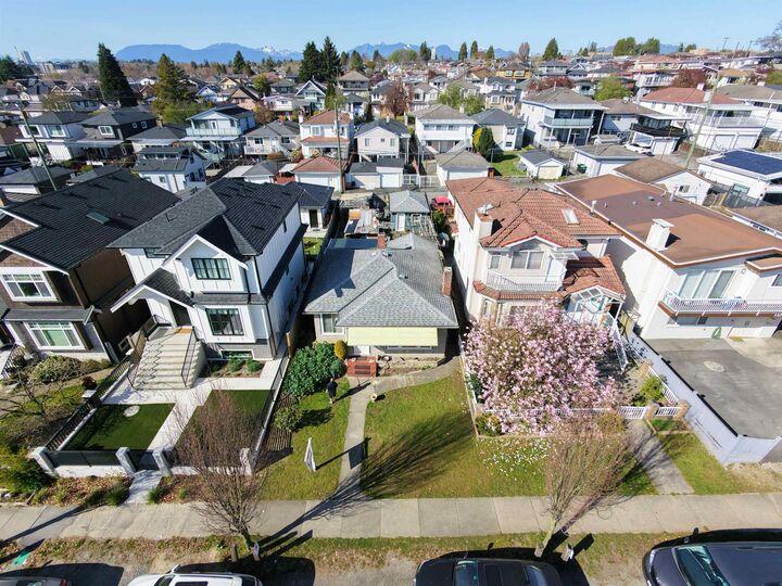 Property Photo: 571 E 57th Avenue BC V5X 1T1