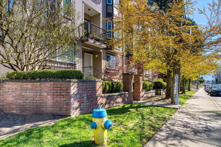 Property Photo: 32501 Fraser Crescent 7 BC V2V 1C5