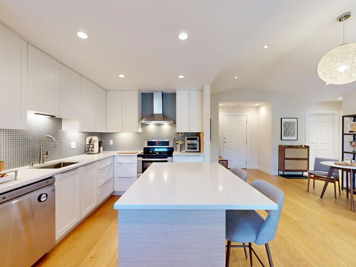 Property Photo: 1528 Bowser Avenue 304 BC V7P 2Y3