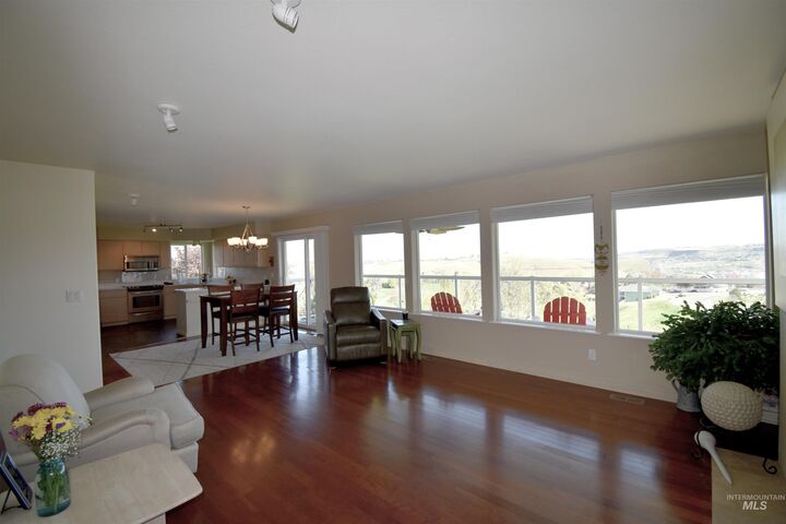 Property Photo:  2016 Pleasant View Court  WA 99403 