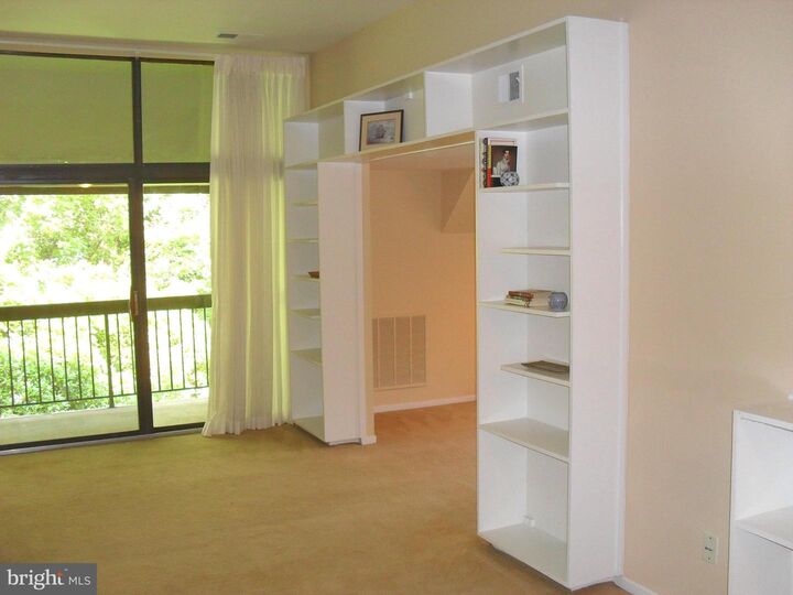 Property Photo:  1659 Parkcrest Circle C  VA 20190 