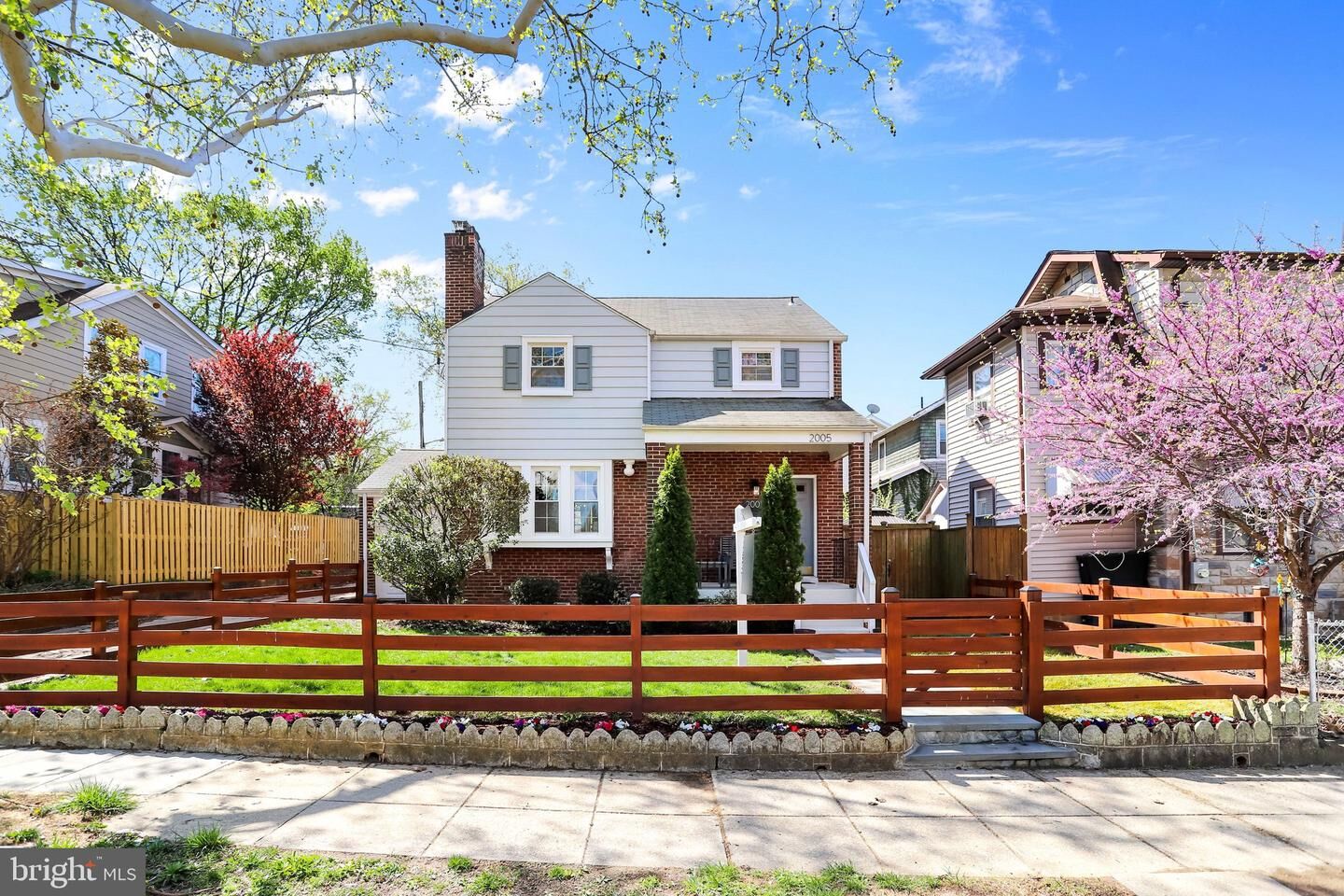 Property Photo:  2005 NE Lawrence Street NE  DC 20018 