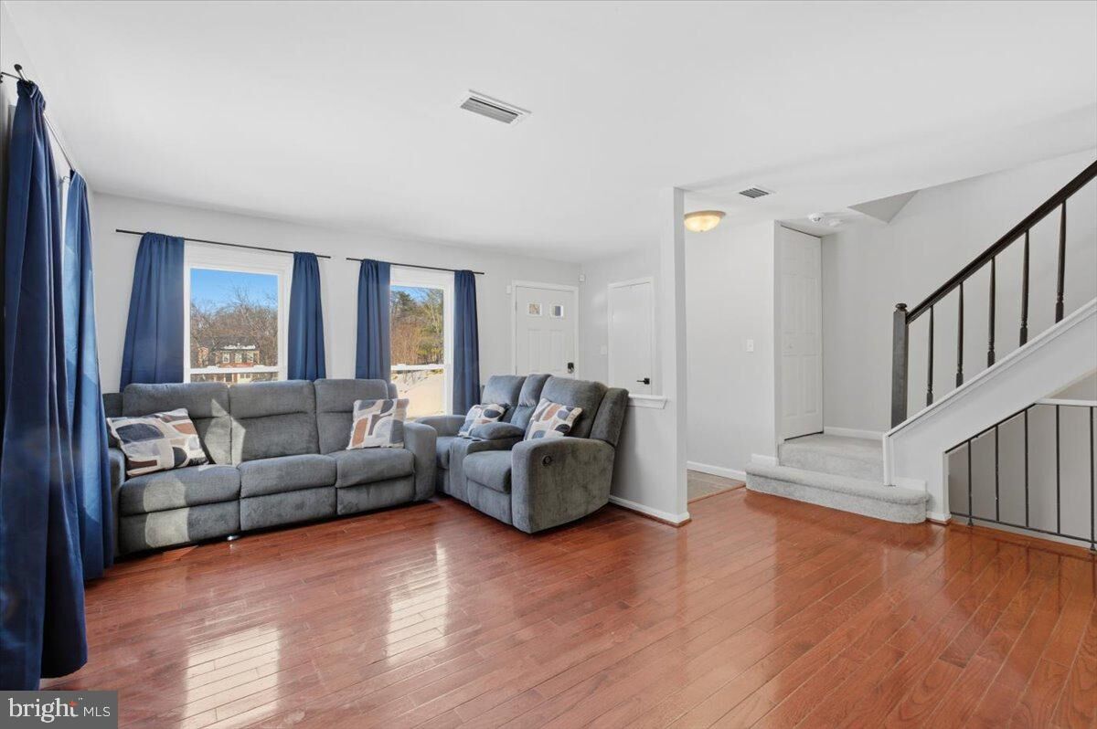 Property Photo:  14187 Royal Oak Lane  VA 20120 