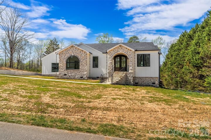 Property Photo: 2714 Sides Avenue NC 28612