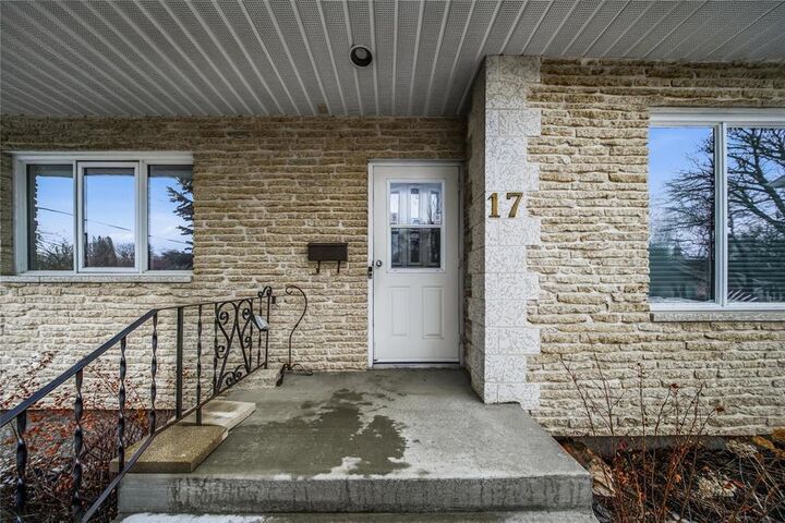 Photo de la propriété:  17 Corne Street  MB R2G 1K4 