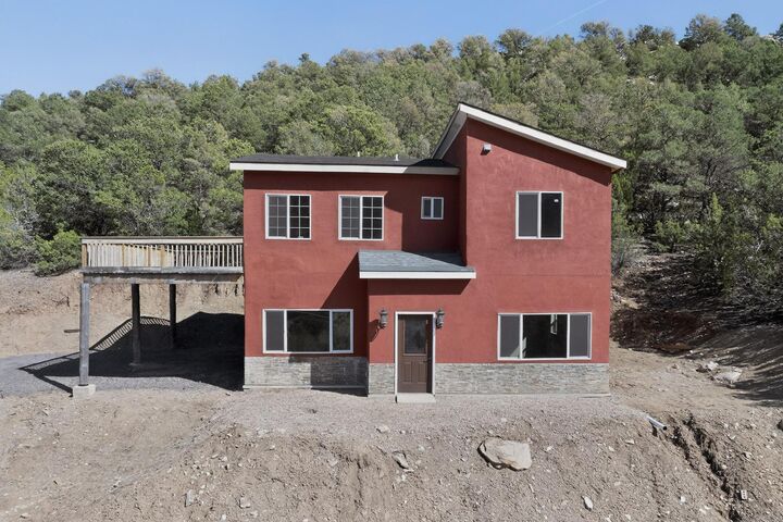Property Photo:  7 Shasta Court  NM 87008 
