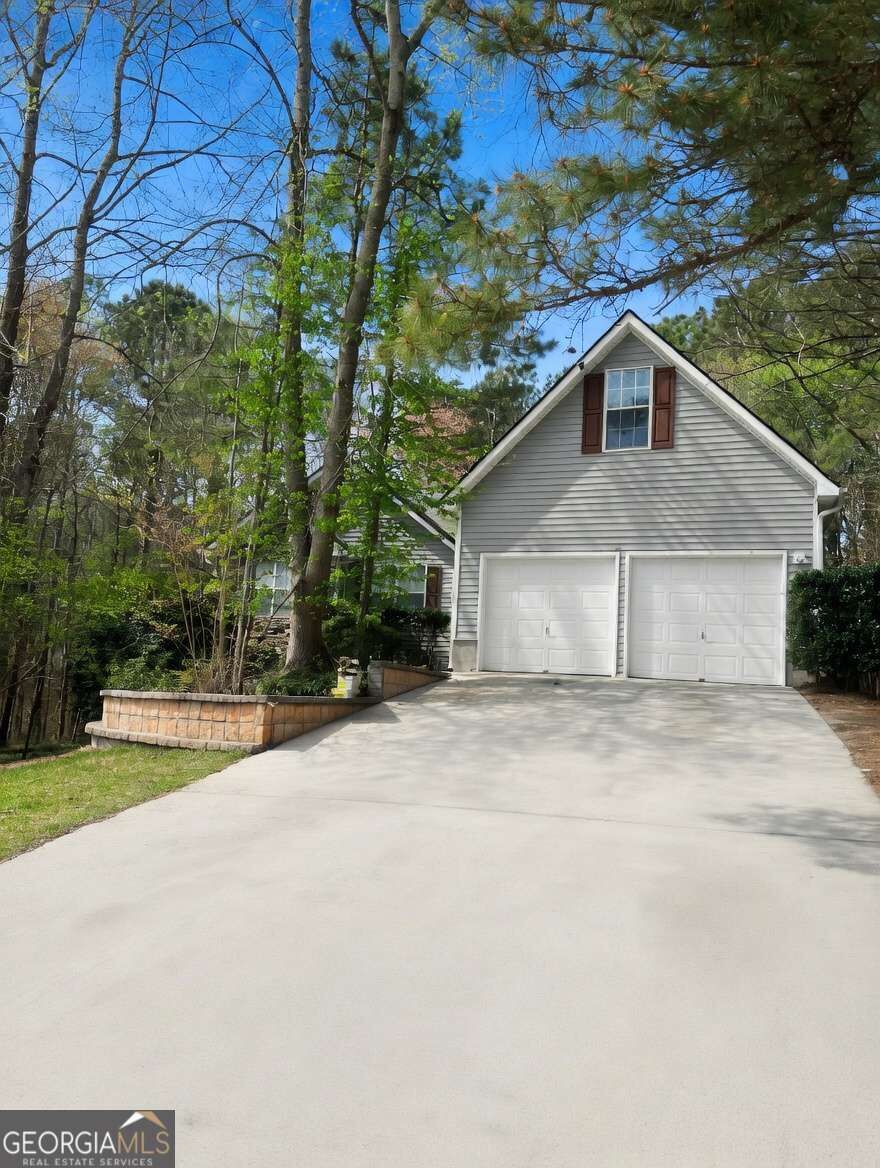 Property Photo:  2072 Amberly Crossing Lane  GA 30019 