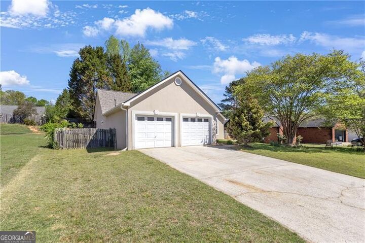 Property Photo: 125 York Lane GA 30214