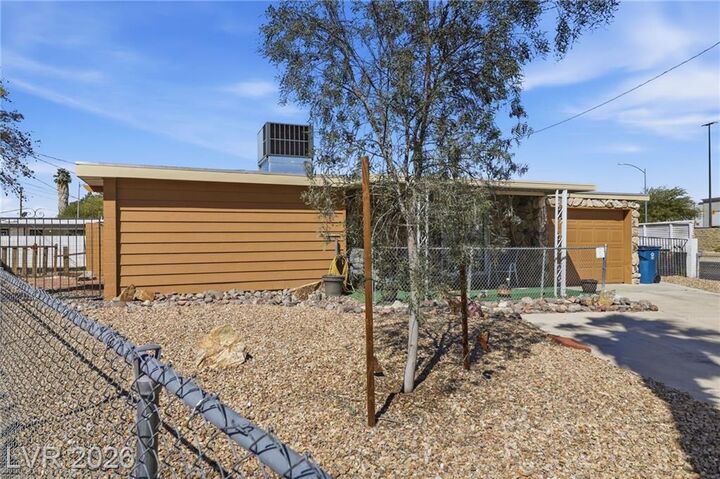 Property Photo:  5118 East Harmon Avenue  NV 89122 
