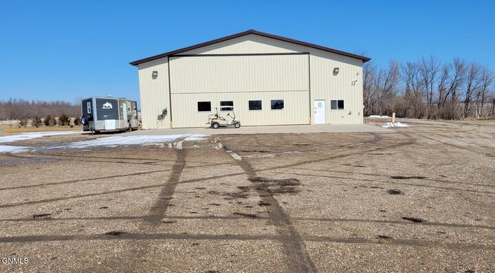 Property Photo:  3853 91st Avenue SE  ND 58401 