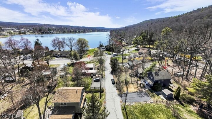 Property Photo:  7 Shadowy Ln  NJ 07480 