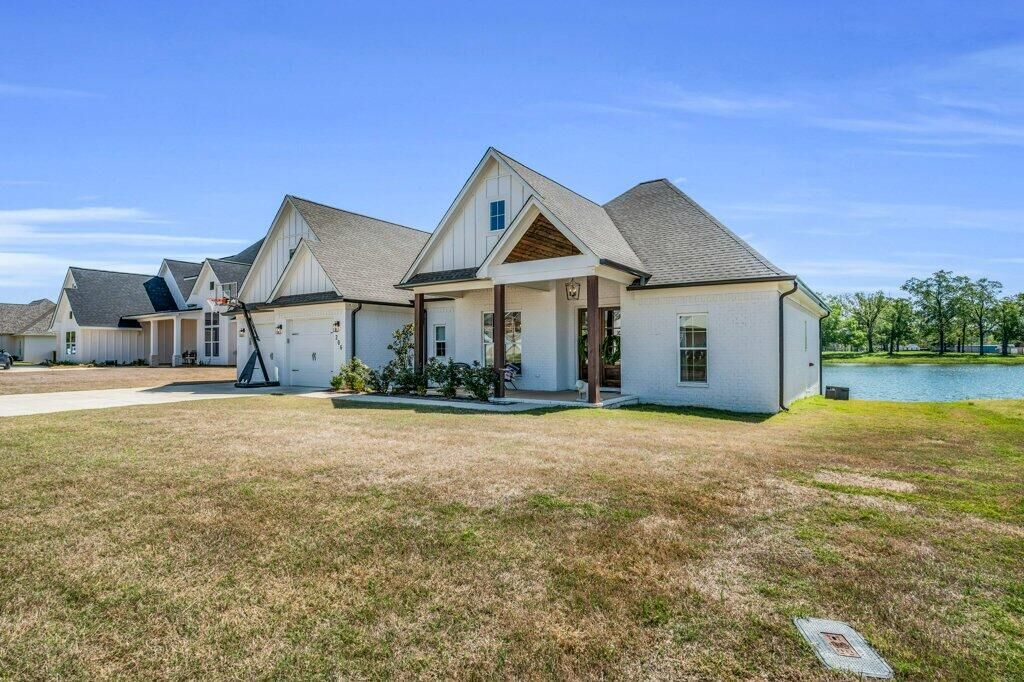 Property Photo:  206 Ridgeway Drive  MS 39759 