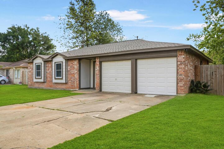 Property Photo:  5347 Castlecreek Lane  TX 77053 