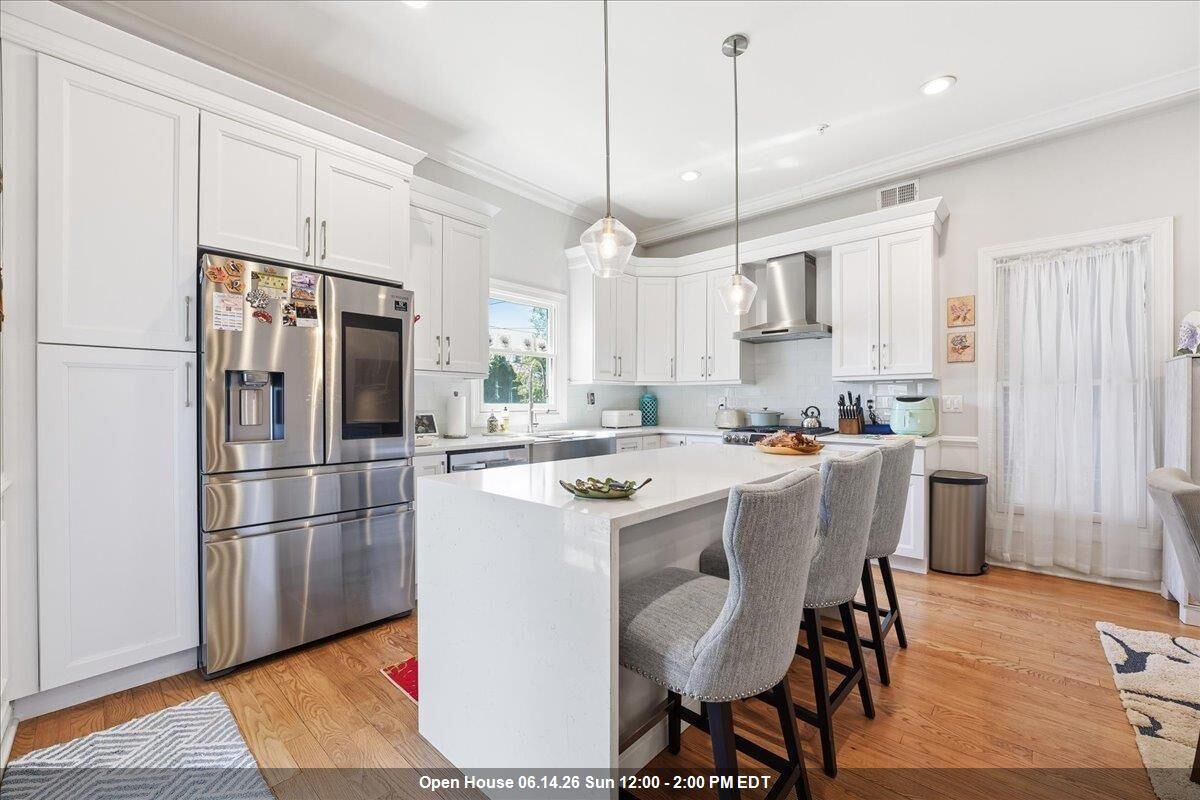 Property Photo:  41 Bentley Ave 1  NJ 07304 