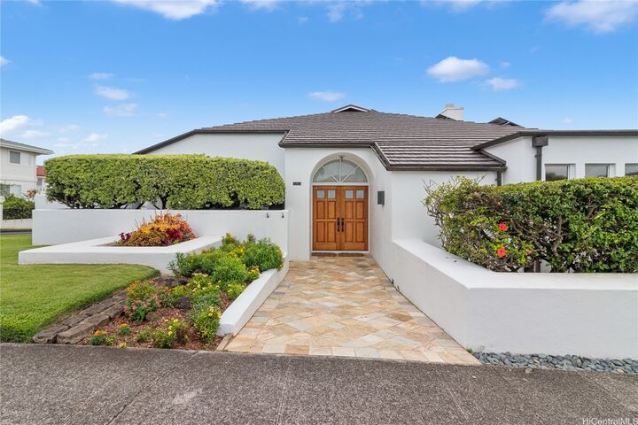 Property Photo:  2039 Laukahi Street  HI 96821 