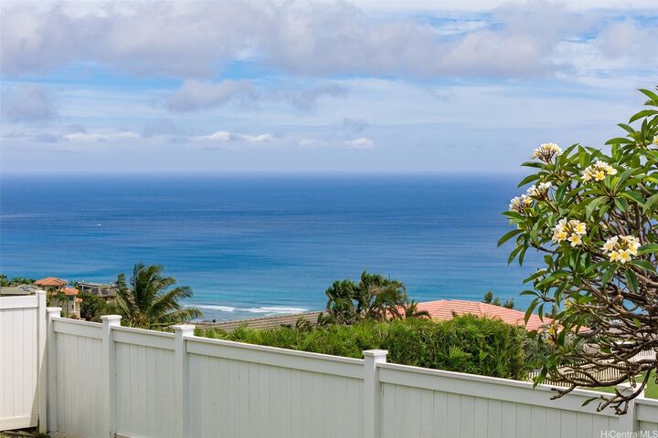 Property Photo:  2039 Laukahi Street  HI 96821 