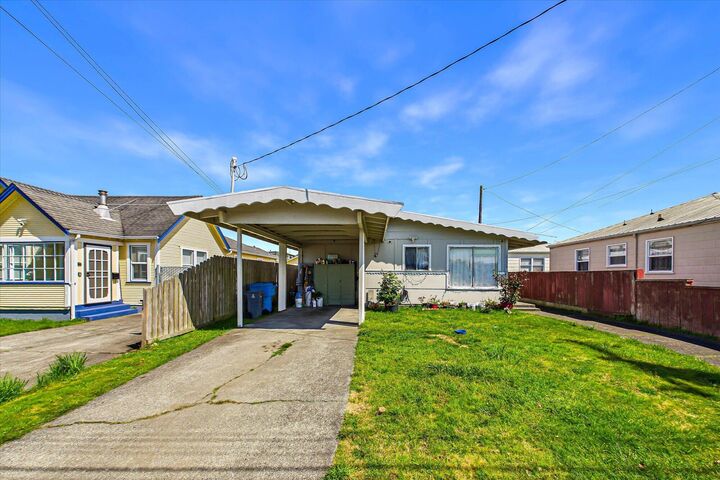 Property Photo: 22252227 Pine Street CA 95501