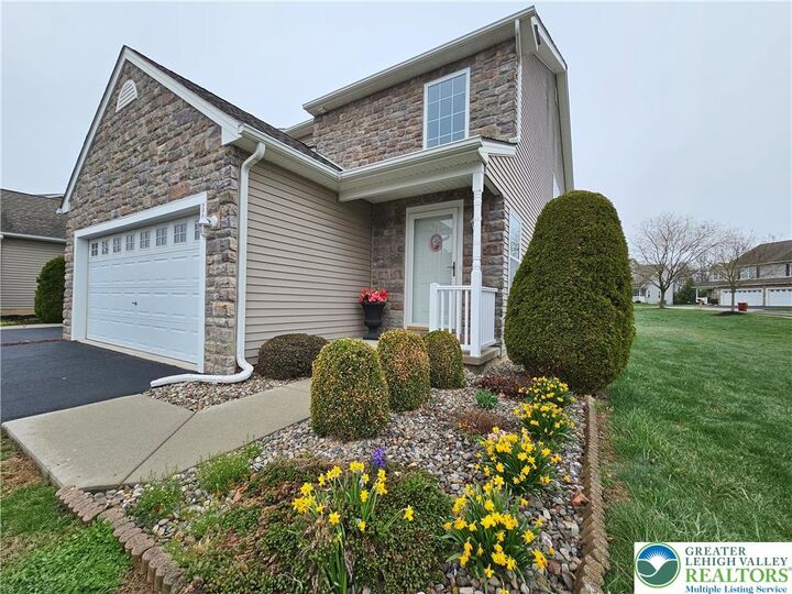 Property Photo: 805 Fieldstone Trail PA 18040
