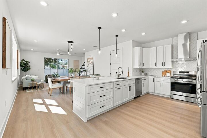 Property Photo:  2508 W Gray Street 1  FL 33609 
