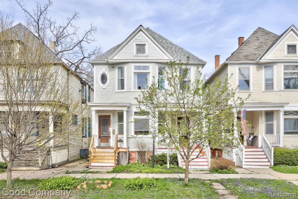 Property Photo:  1728 Parker Street  MI 48214 2602 