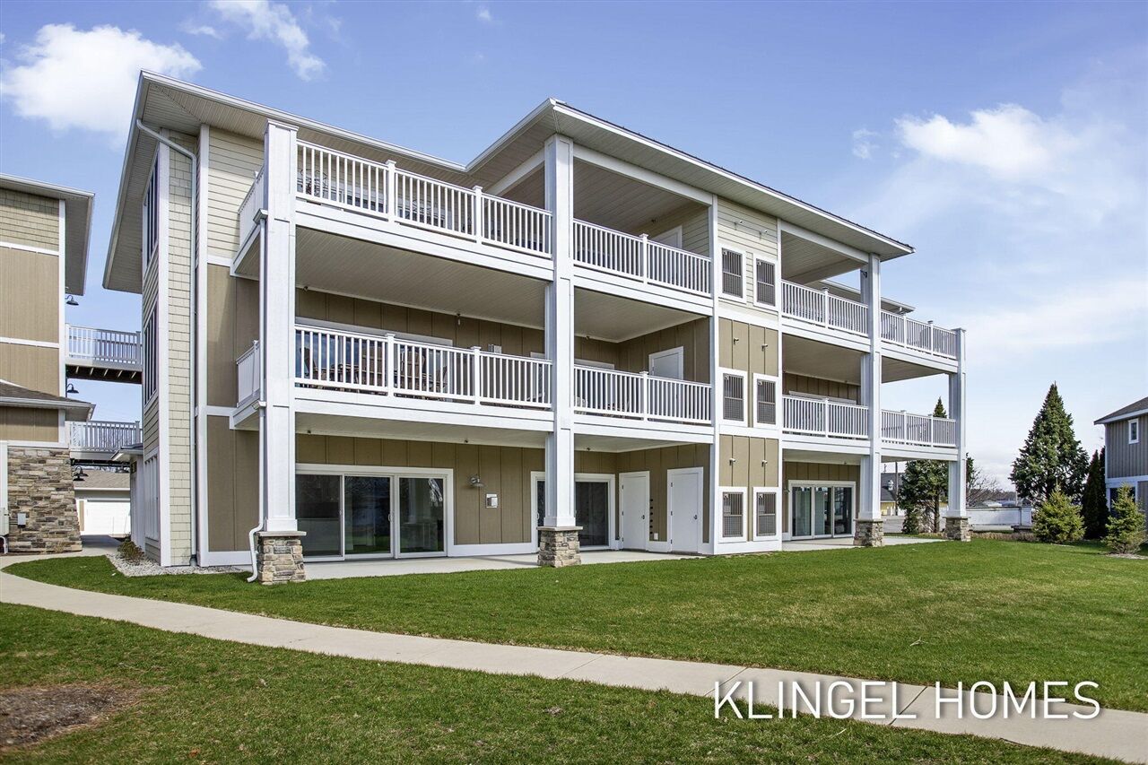 Property Photo:  930 W Savidge Street 4  MI 49456 