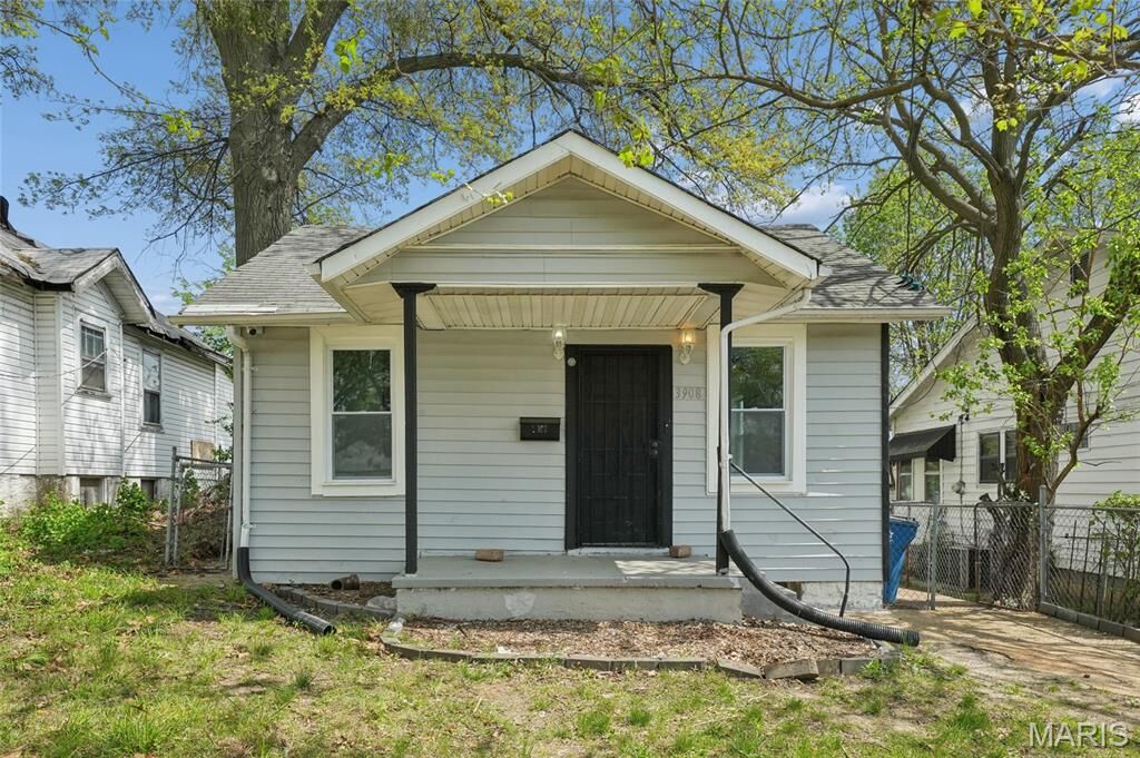 Property Photo:  3908 Council Grove  MO 63120 
