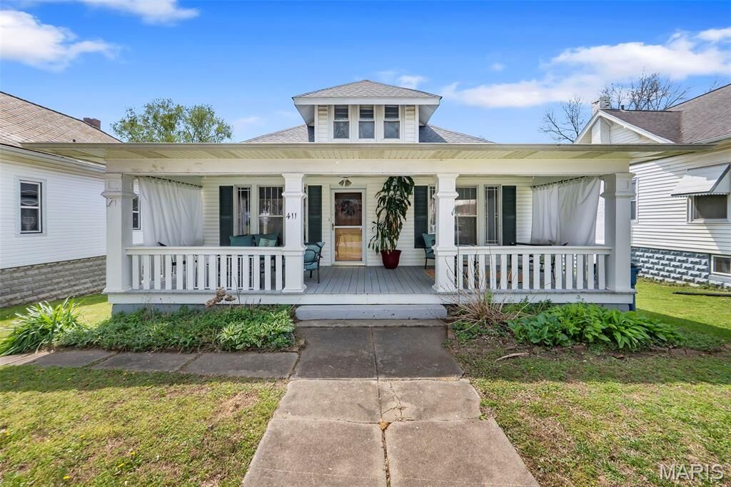 Property Photo:  411 E Maple Street  MO 63780 