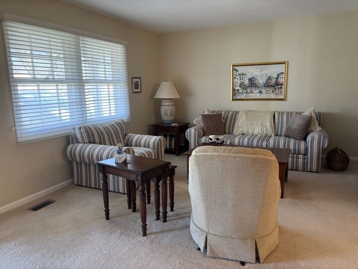 Property Photo: 1621 Portsmouth Lane IL 60194