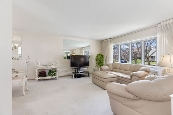 Property Photo: 515 N Walnut Street IL 60143