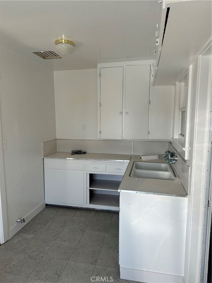 Property Photo: 117 Harris Dr CA 93308