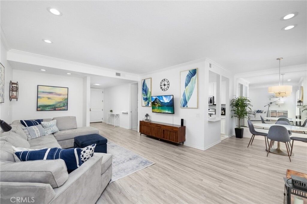 Property Photo: 1271 Granville Avenue 102 CA 90025