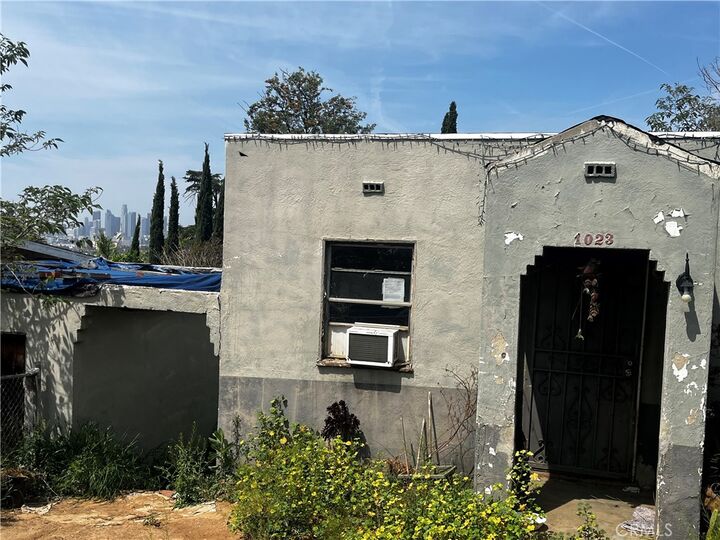 Property Photo:  1023 De Garmo Drive  CA 90063 