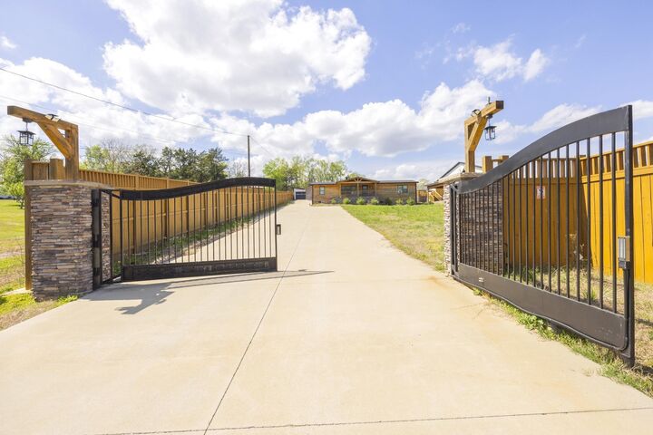 Property Photo: 2060 Old Lebanon Dirt Rd TN 37122