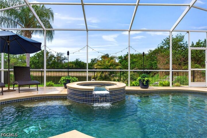 Property Photo:  408 Delwoodbreck Street  FL 33570 