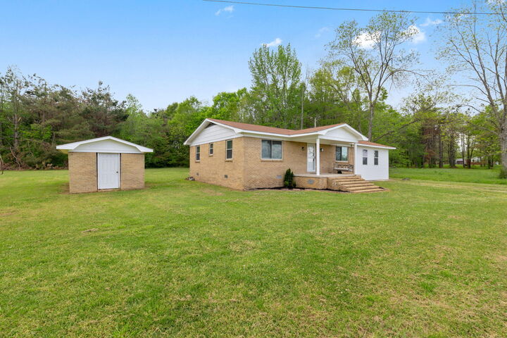 Property Photo: 33 Jefferson Street MS 38833