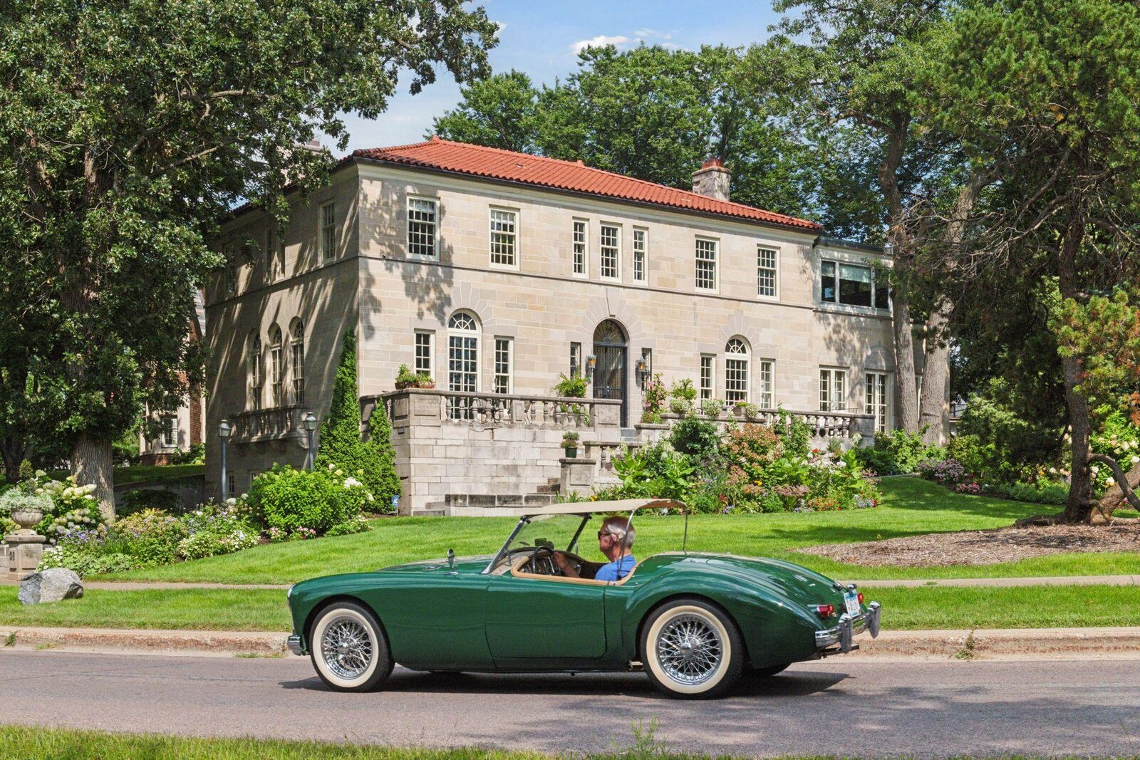 Property Photo:  2308 W Lake Of The Isles Parkway  MN 55405 